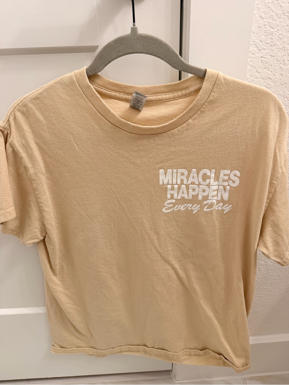 Gildan Beige 'Miracles Happen Every Day' Graphic Tee